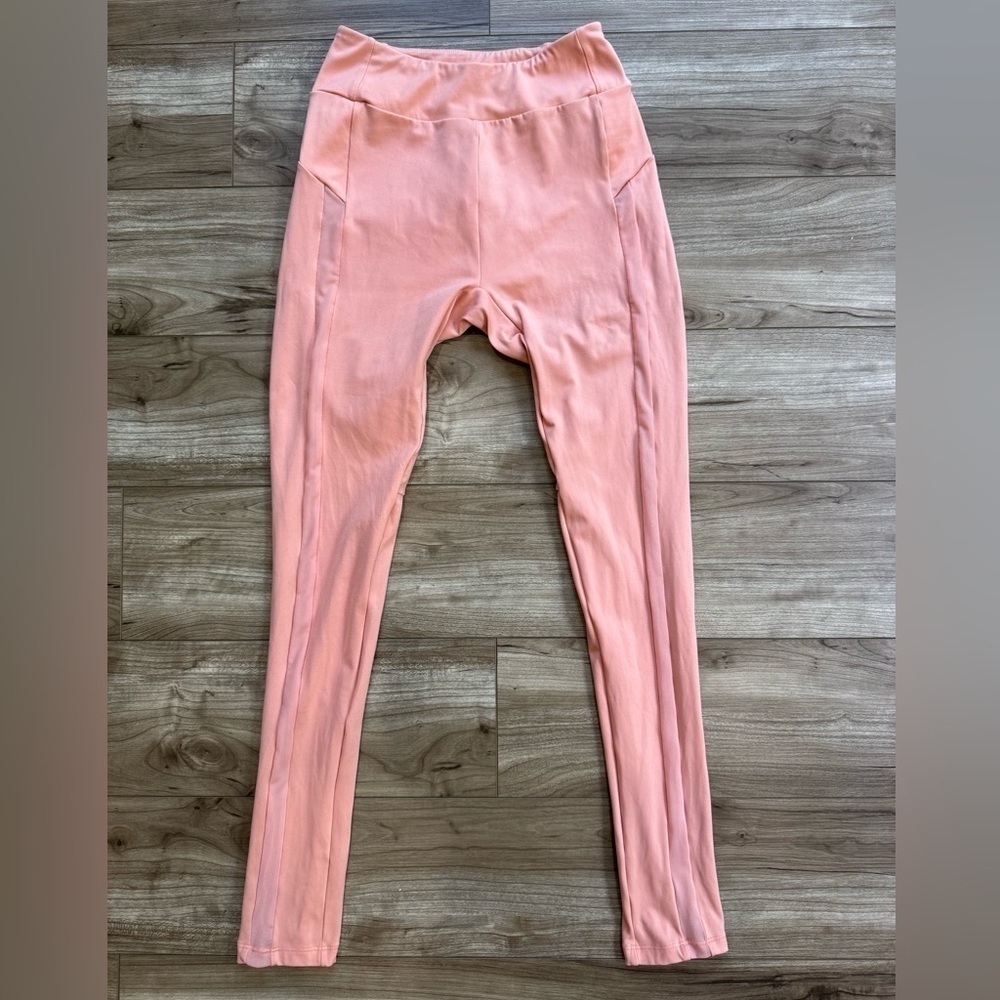 Gymshark Move Leggings - Sour
Bellini Peach Women’s Size Medium mesh insert - Picture 6 of 12